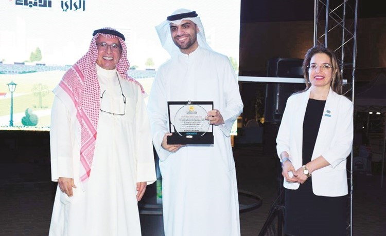تكريم شركة أرزان المالية الراعي الذهبي للمهرجان ﻿