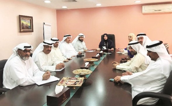 فاطمة الكندري خلال اجتماع مديري عموم المناطق التعليمية ﻿