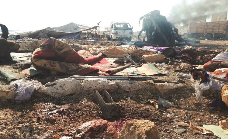 صورة تداولها ناشطون لآثار القصف الروسي على مخيم للنازحين في بلدة حاس بإدلب 	(انترنت)﻿