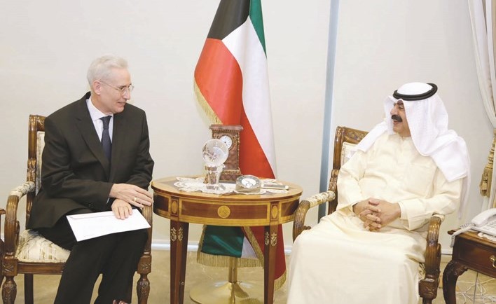 خالد الجارالله أثناء لقائه مع سفير الاتحاد السويسري لدى الكويت الدو دي لوكا ﻿