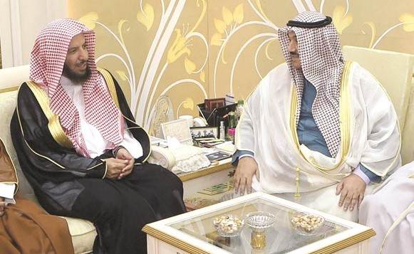 حديث بين سمو الشيخ ناصر المحمد والشيخ د.سعد بن ناصر الشثري﻿