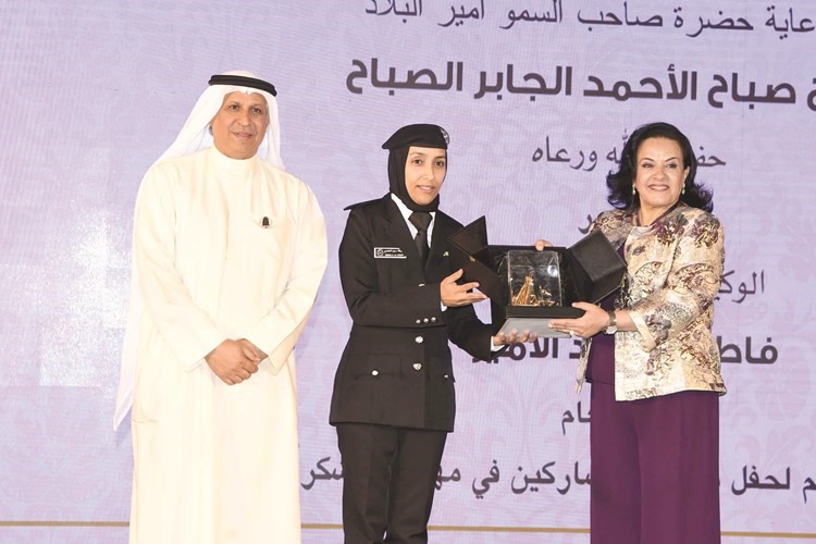 اتحاد الشرطة النسائية مكرما فاطمة الأمير﻿