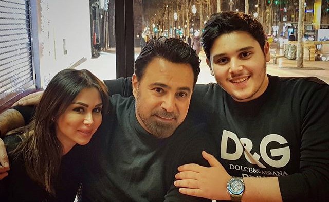بالفيديو..بطريقة مؤثرة ..  نجل عاصي الحلاني يغني "ست الحبايب" لوالدته