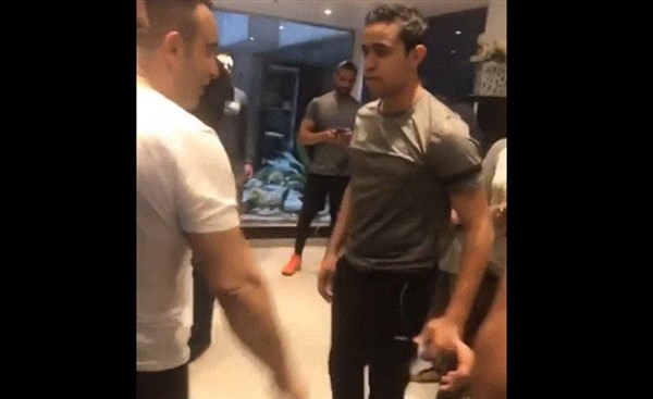 بالفيديو.. أحمد السقا يضرب "بودي جارد" داخل صالة جيم