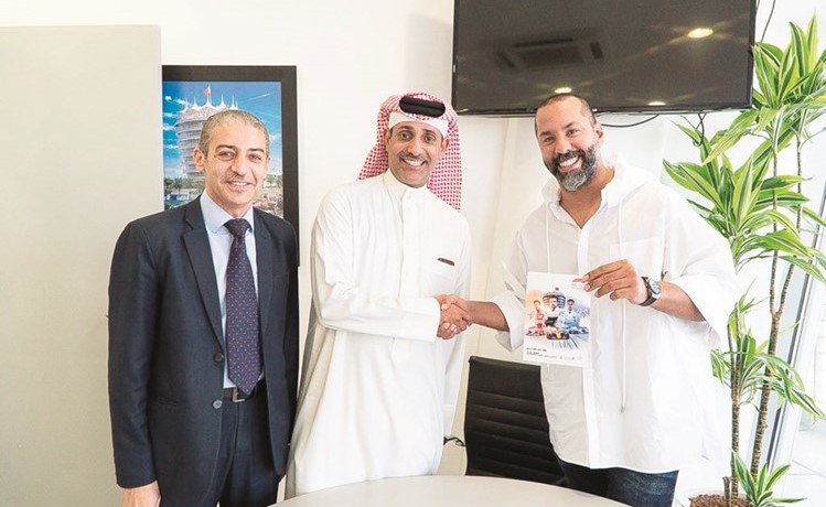 جاسم العبوة يبرم الاتفاق مع الشيخ سلمان بن عيسى آل خليفة﻿