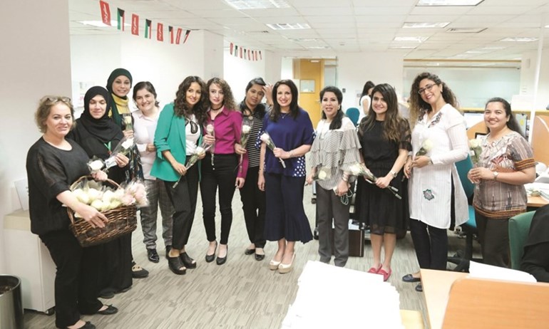 «التجاري» يحتفل بعيد الأم مع موظفاته