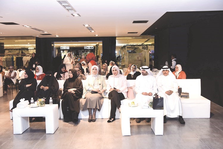 شريان الشريان ومهند الساير ونضال الحميدان وكوثر الجوعان في مقدمة الحضور ﻿