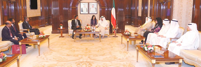 سمو رئيس الوزراء الشيخ جابر المبارك مستقبلا عادل الصرعاوي ومدقق عام المالديف ﻿