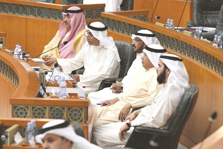 الشيخ صباح الخالد والشيخ خالد الجراح وم. عادل الخرافي وسعود الشويعر ود. عادل الدمخي﻿