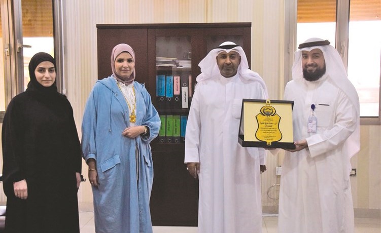 المطوطح كرم موظفي قطاعي الموارد البشرية وحماية القوى العاملة