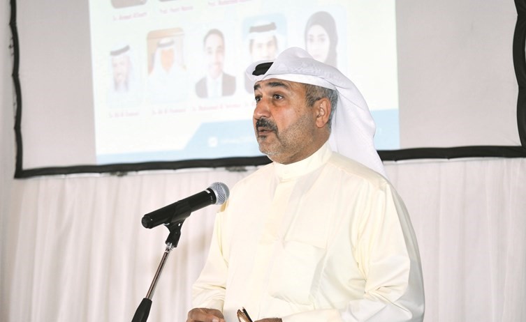 د. أحمد الشطي متحدثا خلال الدورة	 (زين علام)﻿