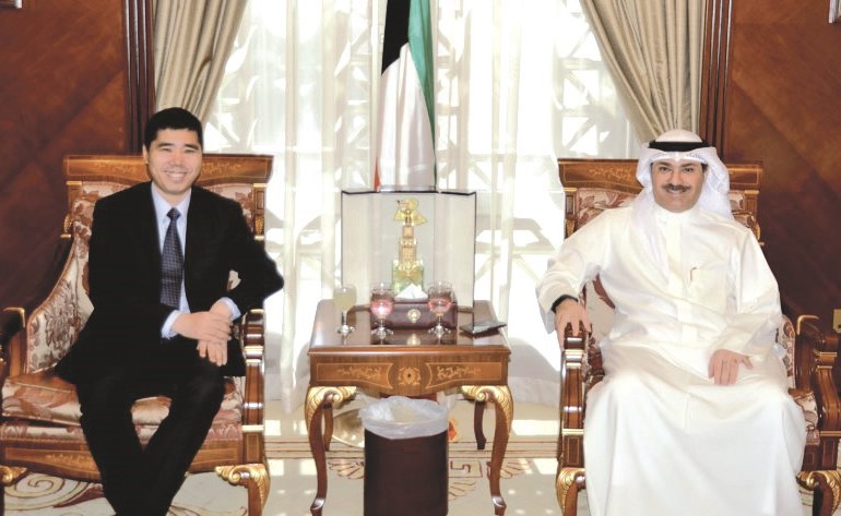  الشيخ خالد العبدالله مستقبلا سفير الصين لدى الكويت وانغ دي﻿