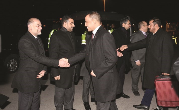رئيس مجلس الأمة مرزوق الغانم أثناء وصوله إلى جنيف ويبدو علي الدقباسي﻿