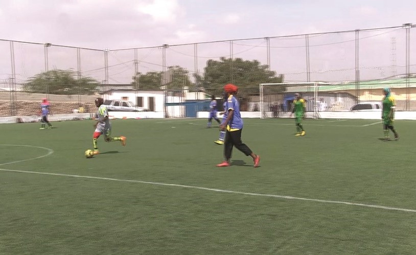 بالفيديو.. صوماليات يتحدين التقاليد لممارسة كرة القدم
