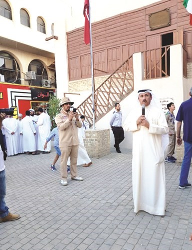 عدنان توكلي متحدثا خلال المهرجان ﻿