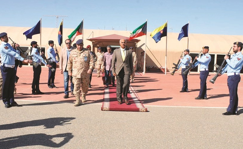 الفريق الركن محمد الخضر لدى مغادرته البلاد ﻿