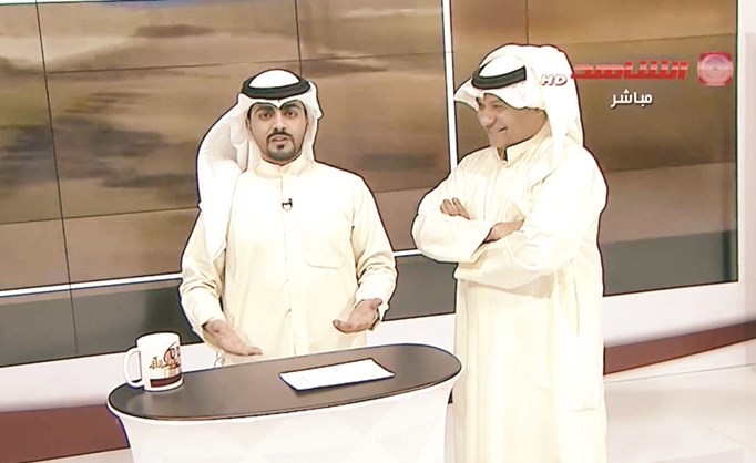 الإعلامي جعفر محمد يفاجئ دعيج المحيسن أثناء تقديم فقرته في برنامج الديوان﻿