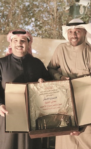 دهش يهدي الشيخ صباح ناصر الصباح درعا تذكارية﻿