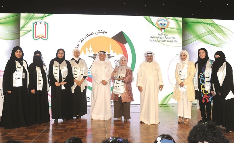 فيصل المقصيد خلال تكريم إحدى الباحثات﻿