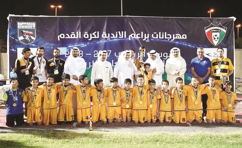 براعم القادسية يتسلمون الكأس ﻿