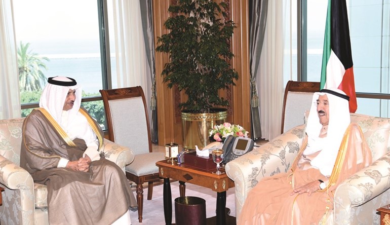 صاحب السمو الأمير الشيخ صباح الأحمد مستقبلا سمو رئيس مجلس الوزراء الشيخ جابر المبارك﻿