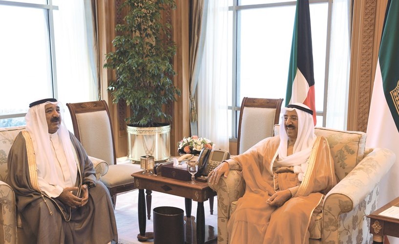 صاحب السمو الأمير الشيخ صباح الأحمد مستقبلا الشيخ ناصر صباح الأحمد﻿