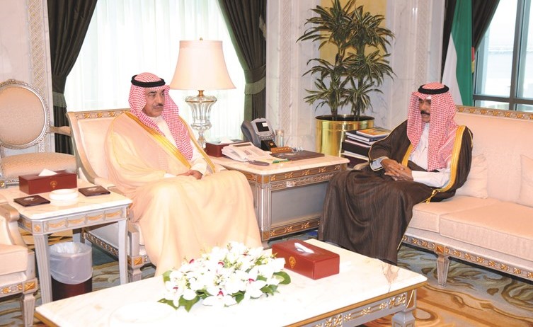 سمو ولي العهد الشيخ نواف الأحمد مستقبلا الشيخ صباح الخالد﻿