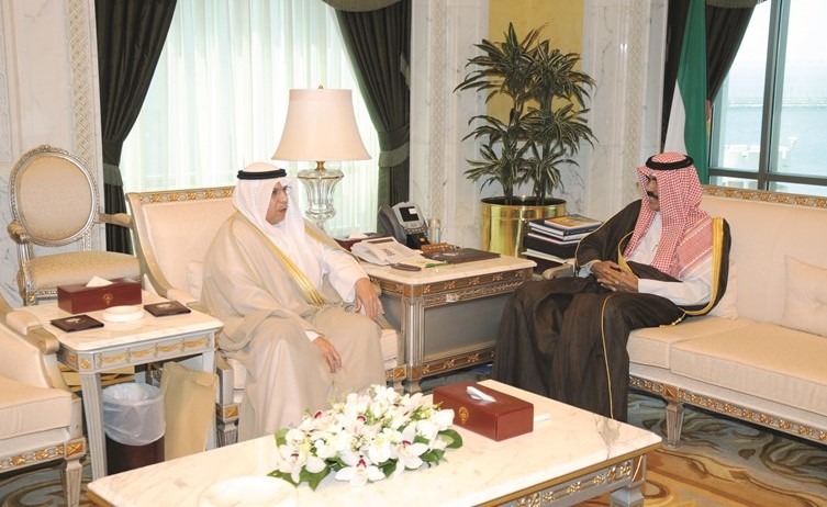 سمو ولي العهد الشيخ نواف الأحمد مستقبلا الشيخ خالد الجراح﻿