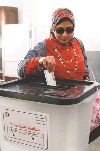 مصرية تدلي بصوتها﻿