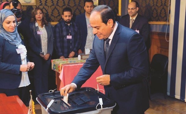 الرئيس المصري عبدالفتاح السيسي يدلي بصوته في اليوم الأول من الانتخابات ﻿
