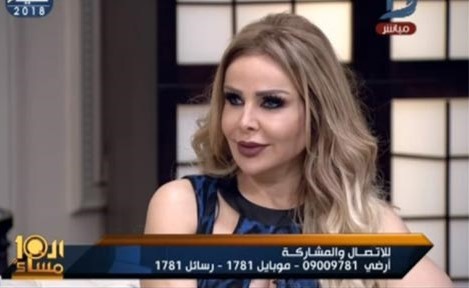 بالفيديو.. فنانه لبنانية : لا يوجد لدي أي سبب لأحب أمي .. ولن انافق المجتمع لأجلها