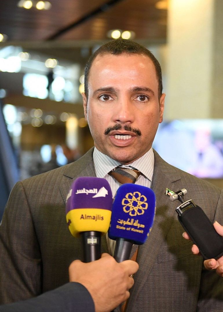 الرئيس الغانم خلال تصريحه للصحافيين