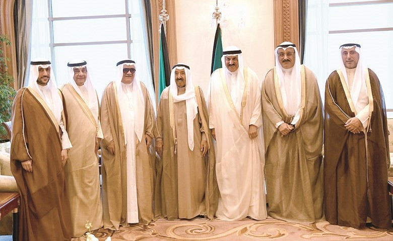 صاحب السمو الامير الشيخ صباح الاحمد مستقبلا اعضاء مبرة معرفي الخيرية ﻿