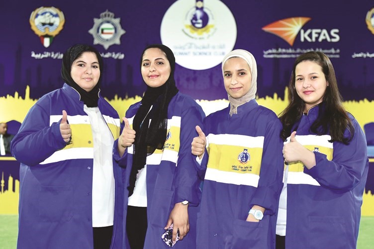 طالبات مشاركات في المسابقة﻿