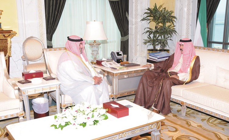 سمو ولي العهد الشيخ نواف الأحمد مستقبلا الشيخ ثامر العلي ﻿