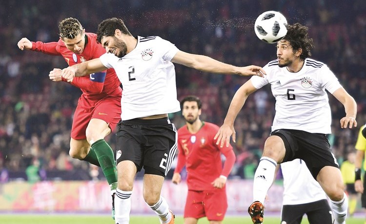 جانب من مواجهة مصر والبرتغال التي انتهت بهزيمة الفراعنة﻿