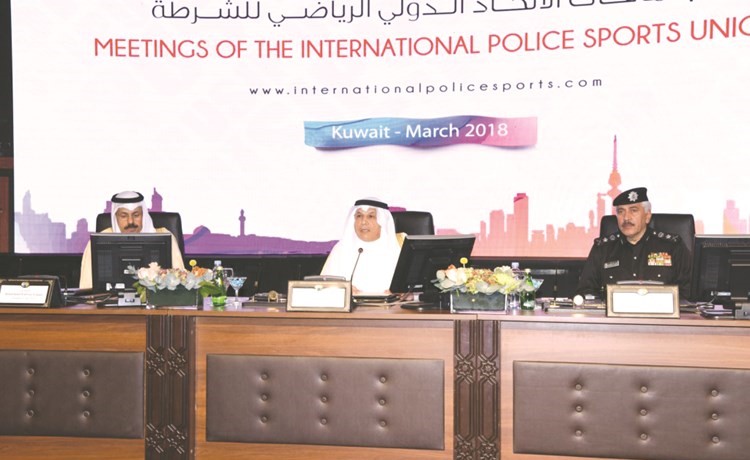 الفريق م.الشيخ خالد الجراح متوسطا الفريق محمود الدوسري وم.الشيخ أحمد النواف﻿