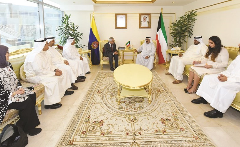 الشيخ ناصر صباح الأحمد مستقبلا د.عدنان شهاب الدين والوفد المرافق ﻿