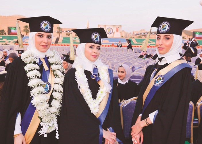 من الخريجات ﻿
