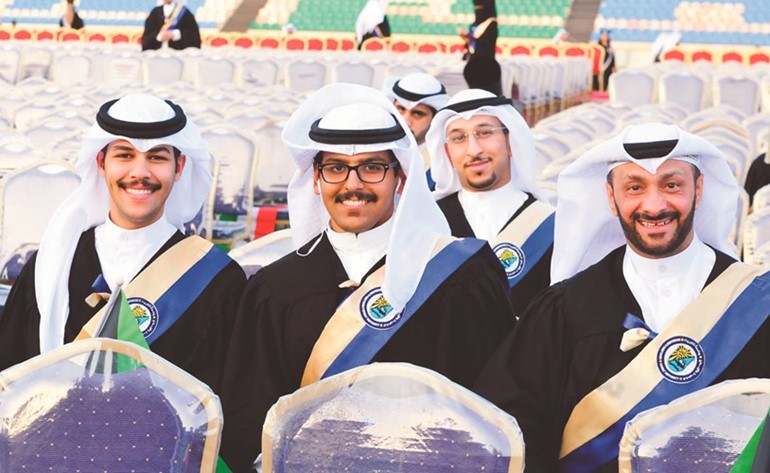 بالفيديو.. ولي العهد شهد حفل التخرج السنوي الموحد للدفعة الـ 47 من جامعة الكويت: انفتحوا على التقنية والعلوم الحديثة وابتعدوا عن الأفكار المتطرفة