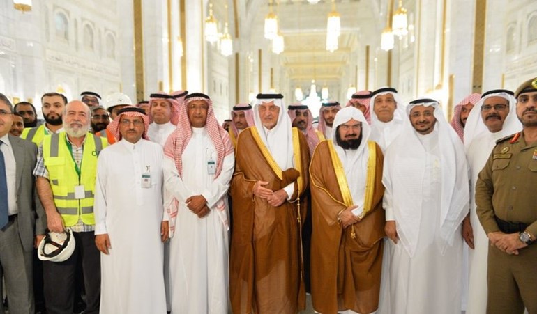 بالصور.. "أمير مكة" يتفقد مشروع تأهيل بئر زمزم.. وألف عامل ومهندس قضوا أكثر من مليون ساعة