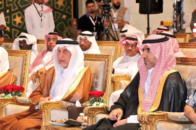بالصور.. "أمير مكة" يتفقد مشروع تأهيل بئر زمزم.. وألف عامل ومهندس قضوا أكثر من مليون ساعة