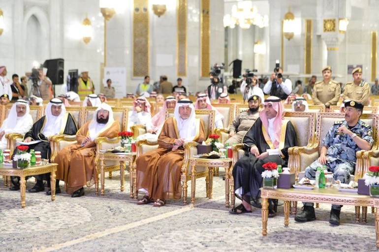 بالصور.. "أمير مكة" يتفقد مشروع تأهيل بئر زمزم.. وألف عامل ومهندس قضوا أكثر من مليون ساعة