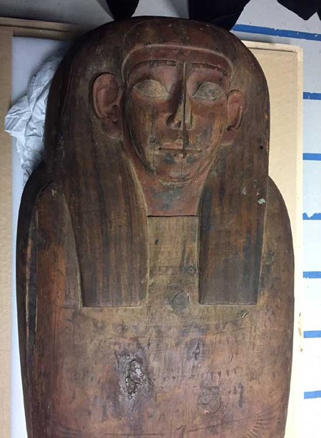 علماء في أستراليا يكتشفون رفات مومياء في تابوت مصري عمره 2500 عام