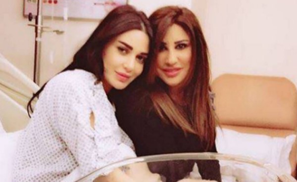 بالفيديو.. ابنة سيرين عبد النور تخطف الانظار بعفويتها وشعرها الطويل.. وهذا ما تفعله مع نجوى كرم