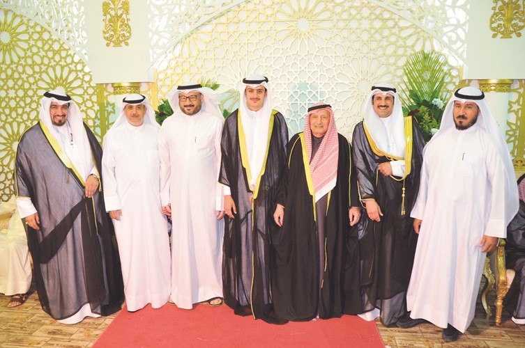 نغيمش العنزي والزميل ناصر الفرحان يباركان﻿