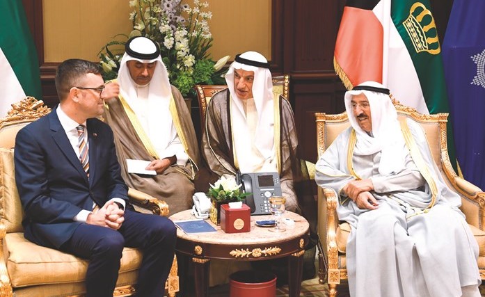 صاحب السمو الأمير خلال استقباله السفير جوناثان جيمس غيلبرت سفيرا لاستراليا ﻿