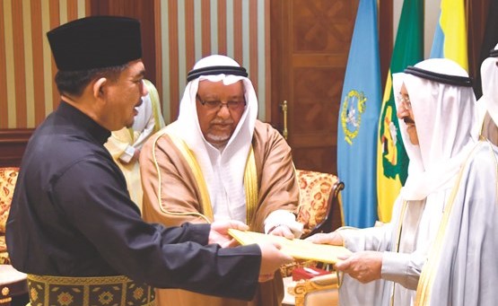 صاحب السمو يتسلم أوراق اعتماد السفير حاجي أحمد حاجي جمعة سفيرا لسلطنة بروناي دار السلام ﻿