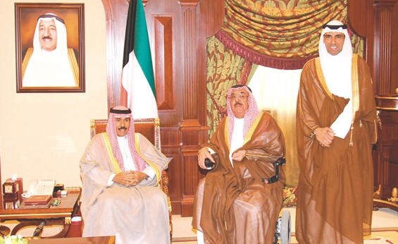 سمو ولي العهد الشيخ نواف الاحمد مستقبلا الشيخ جابر الخالد ﻿