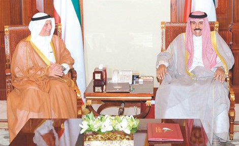 سمو ولي العهد الشيخ نواف الاحمد مستقبلا السفير الشيخ سالم العبد الله ﻿